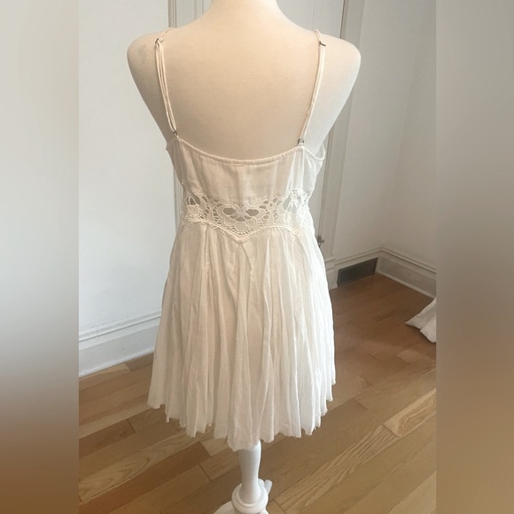 Gorgeous white sundress! Feel like a fairy in the floatiest summer dress! - Picture 9 of 9
